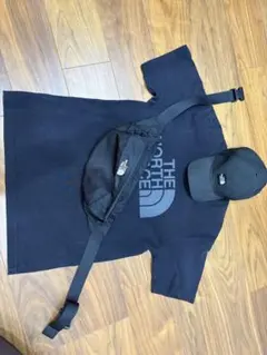 THE NORTH FACEの3点セット 半袖Tシャツ。キャップ。ボディバック
