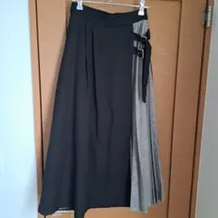 イング　フレアスカート サイドプリーツ　黒とグレーのチェック柄