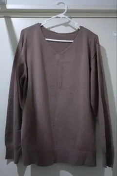 Vネックニットプルオーバー