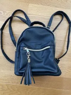 黒 フリンジ付きリュック