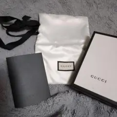 GUCCI ギフトボックス ホワイトサテン袋　リボン付き