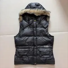 adidasブラックダウンベスト ファー付きフード