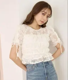 SNIDEL カットレースシャーリングブラウス
