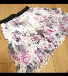 スカート　花柄　美品♥️のサムネイル