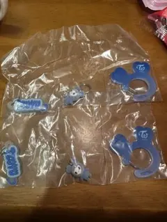 TWICE ラブリー ツウィ　ガチャガチャ カラビナ　2個セット