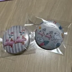 Disney チップとデール　フラミンゴの缶バッジ 2個セット