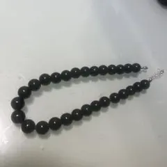 大きな黒粒ネックレス