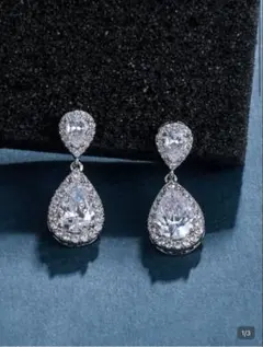 ティアドロップ型クリスタルイヤリング