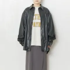 【タグ付き】the shinzoneシンゾーン　レザーシャツ　ブラックのサムネイル