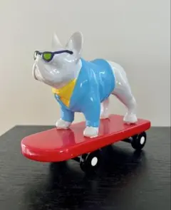 ブルドッグ 陶器製 置物 スケートボード サングラス インテリア 犬 オブジェす