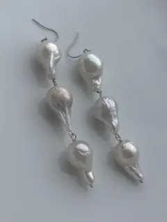 W 20淡水パール　特大　ドロップ　メタリック　虹色　ホワイトブルー　ピアス