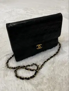 【中古】CHANEL ブラック キルティングショルダーバッグ