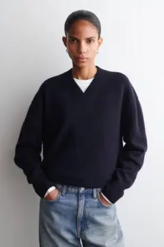 ROUNDED WOOL V-NECK JUMPER