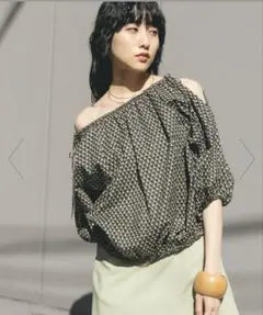 2WAYフラワーオフショルブラウス
