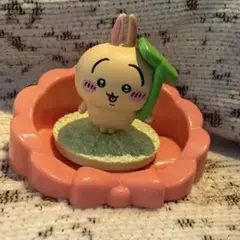 うさぎ　ちいかわ　葉っぱ　フィギュア　ガチャ　ガシャポン