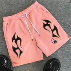 ピンクショートパンツ 黒グラフィック