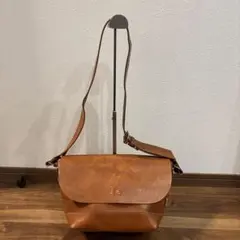 MANO FECE 本革 一枚革 ショルダーバッグ ブラウン ヌメ革 マノフェス