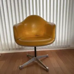 【2脚】Herman Miller イームズ アームシェルチェア 椅子のサムネイル
