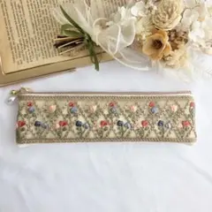 再販【 20cm 】ペンケース くすみグリーン フラワー ホワイト インド刺繍