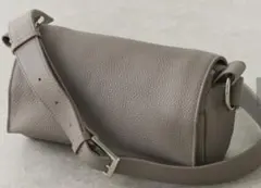 【ビアズリー】新品タグ付き ミニレザーボディバッグ♪