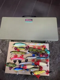 ZEALルアーボックスとハードルアー 17個セット トップウォーター色々のサムネイル