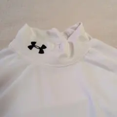 アンダーアーマーハイネック長袖インナー