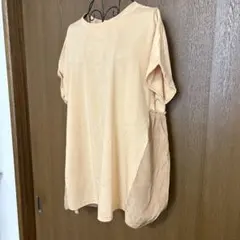 異素材切り替え 半袖Tシャツ オレンジに近いベージュ　袖折り返し　お尻隠れるのサムネイル