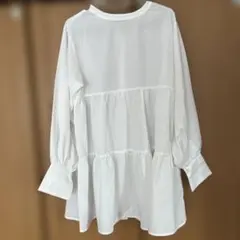 W closet ホワイトのバンドカラーティアードブラウス　袖フレアー