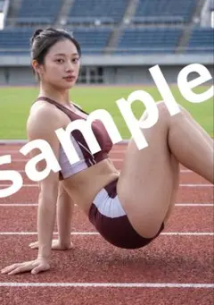 AI美女 グラビア 陸上競技場 ボルドーウェア 260905_30