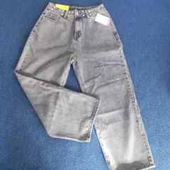 新品タグ付き デニムジーンズパンツ　sサイズ