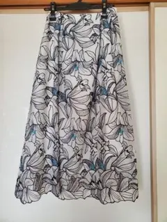 花柄刺繍 フレアスカート ホワイトのサムネイル