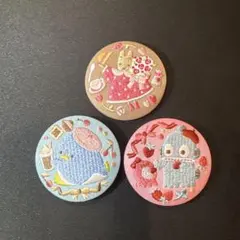 サンリオ 刺繍缶バッチ ハンギョドン マロンクリーム タキシードサム