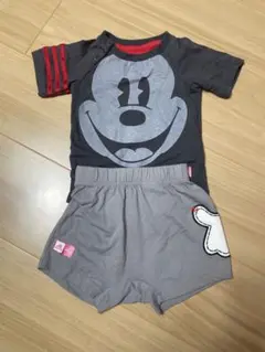 【adidas】男の子　セットアップ　ディズニー　70