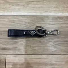 プラダ トライアングルロゴ キーホルダー サフィアーノレザー ブラック