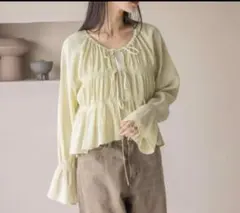 LOWRYS FARM ヨウリュウシャーリングショートブラウス　イエロー