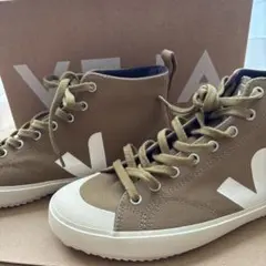 【美品】VEJA ヴェジャ NOVA High-Top ハイカットスニーカーのサムネイル