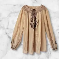 ブラウス レディース チュニック 長袖 刺繍 ブラウン ベージュ 薄手 ボウタイ