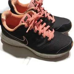 NIKE「WMNS DOWNSHIFTER 6 MSL」 ブラック×蛍光オレンジ