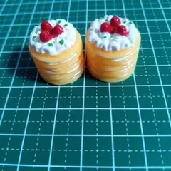ミニチュアケーキ 2個セット　いちごケーキ　お菓子　スイーツ　デコパーツ