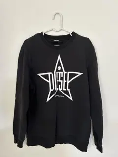 週末限定セール✨ DIESEL ブラック スター型ロゴ トレーナー