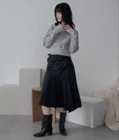 グレー ショート丈 刺繍 スウェットのサムネイル