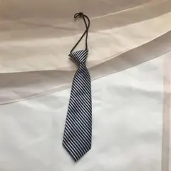 ネイビーとホワイトのストライプ ネクタイ