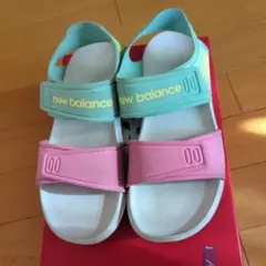 new balance キッズサンダル ピンク/水色