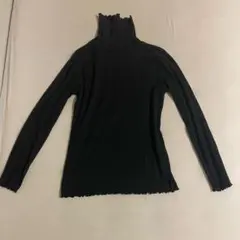 黒ニットタートルネック