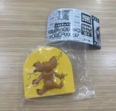 ジェリーとタフィーがいるお家　フィギュア　ガチャ　扉に激突したジェリー