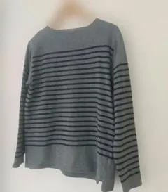 グレーとネイビーのストライプ長袖カットソー