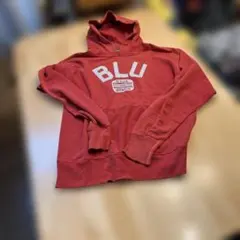 BLU フード付き赤パーカー