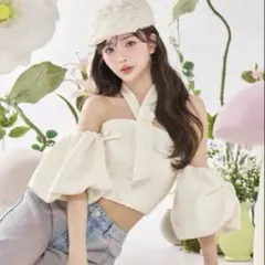 Darich ♡ ホルターネックオフショルツイードトップス ホワイト オフショル Darich ホルターネックオフショルツイードトップス - メルカリ