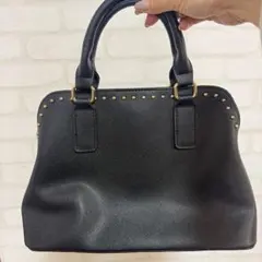 スタッズ装飾 ブラックハンドバッグ