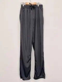 春夏ツルツル生地⭐︎スポーツ時に最適⭐︎ストレートパンツXL【中古】C77